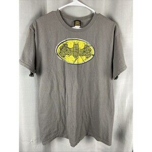 Batman Celtic Shield Men’s Sz L Gray Short Sleeve T-Shirt